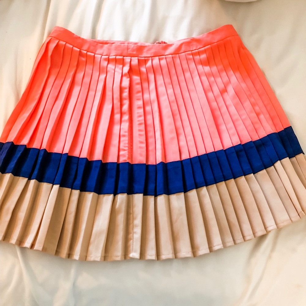 Pleated skirt